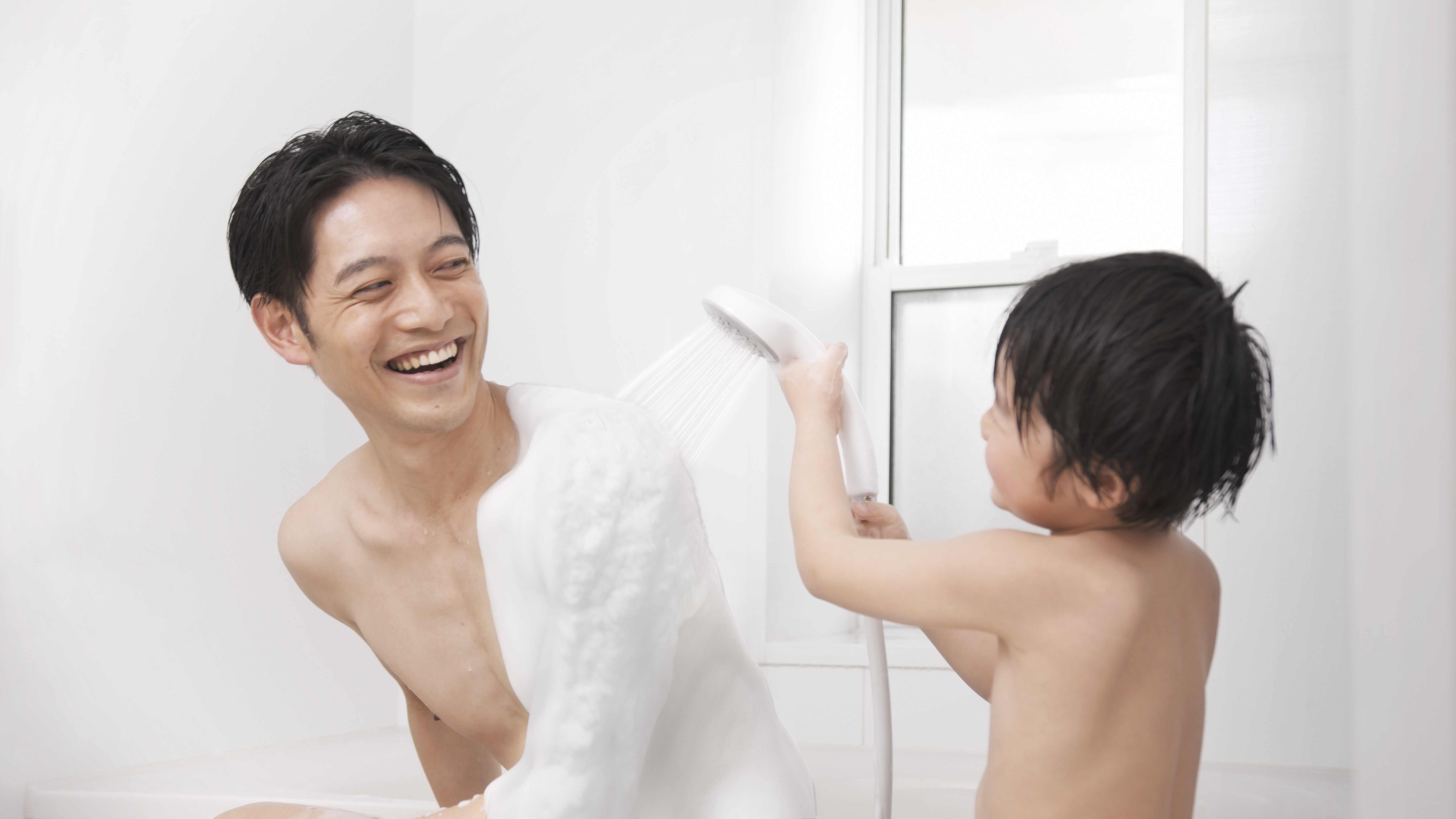 病院・介護施設向け入浴介助製品　泡シャワー「KINUAMI U」を販売開始 サムネイル画像