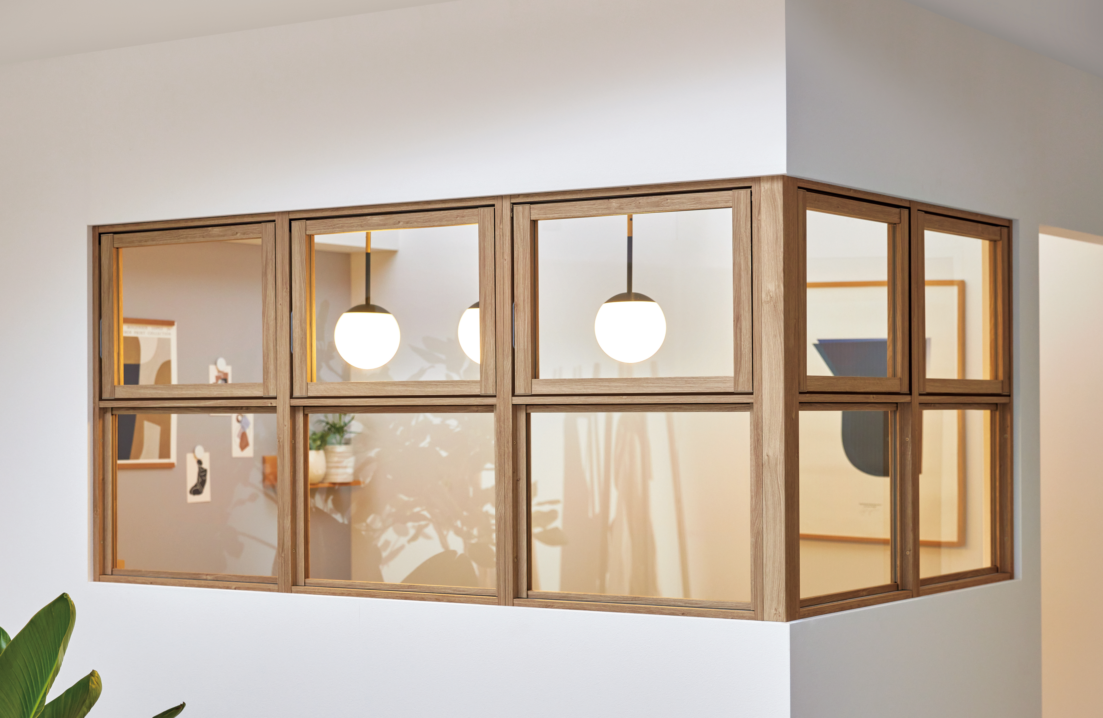 空間を仕切りながらも緩やかにつながり、光と風を取り込むことが可能な 室内用窓「デコマド」をリニューアル サムネイル画像