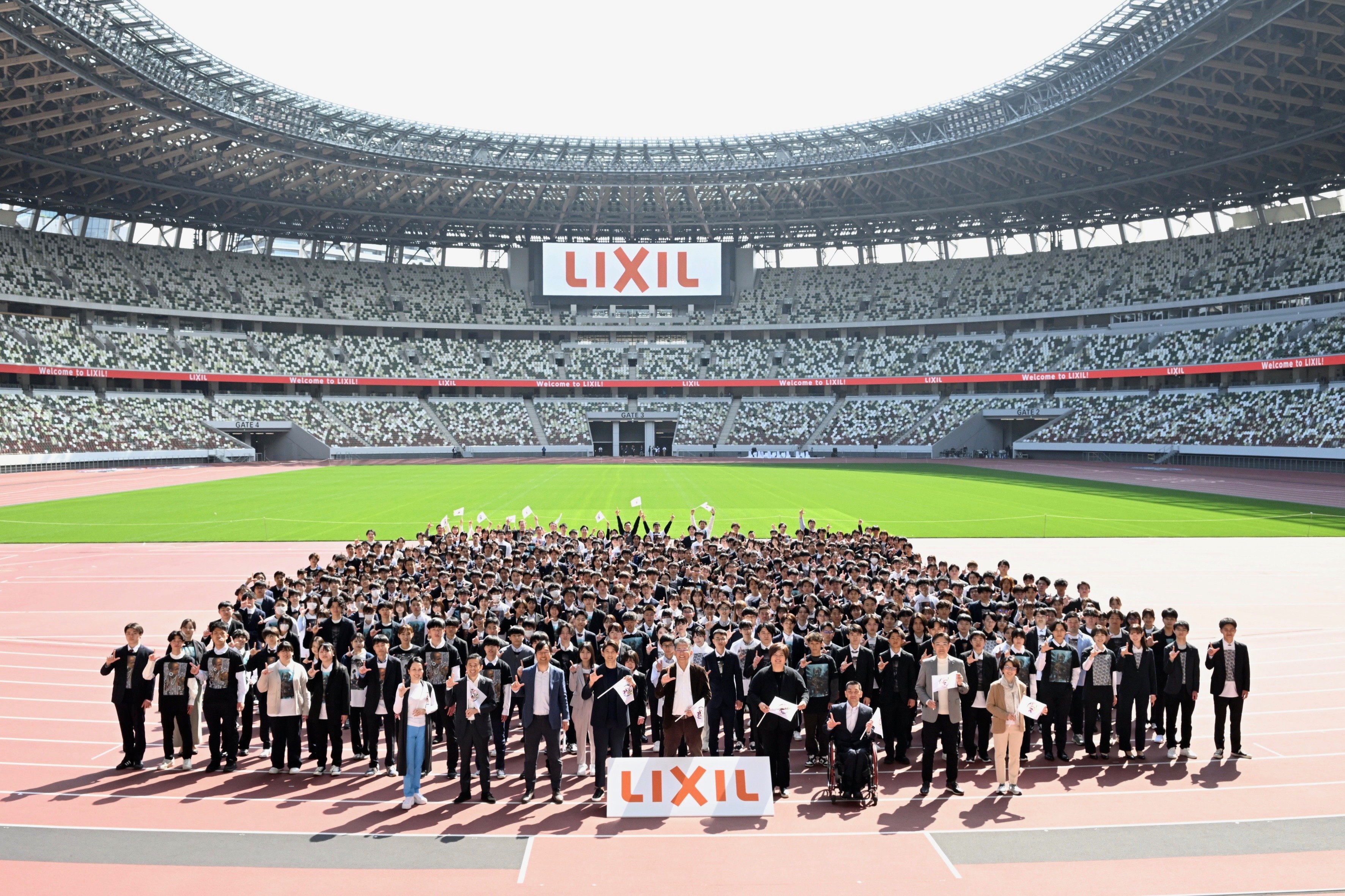 LIXIL 2024年4月入社式を国立競技場で開催 サムネイル画像