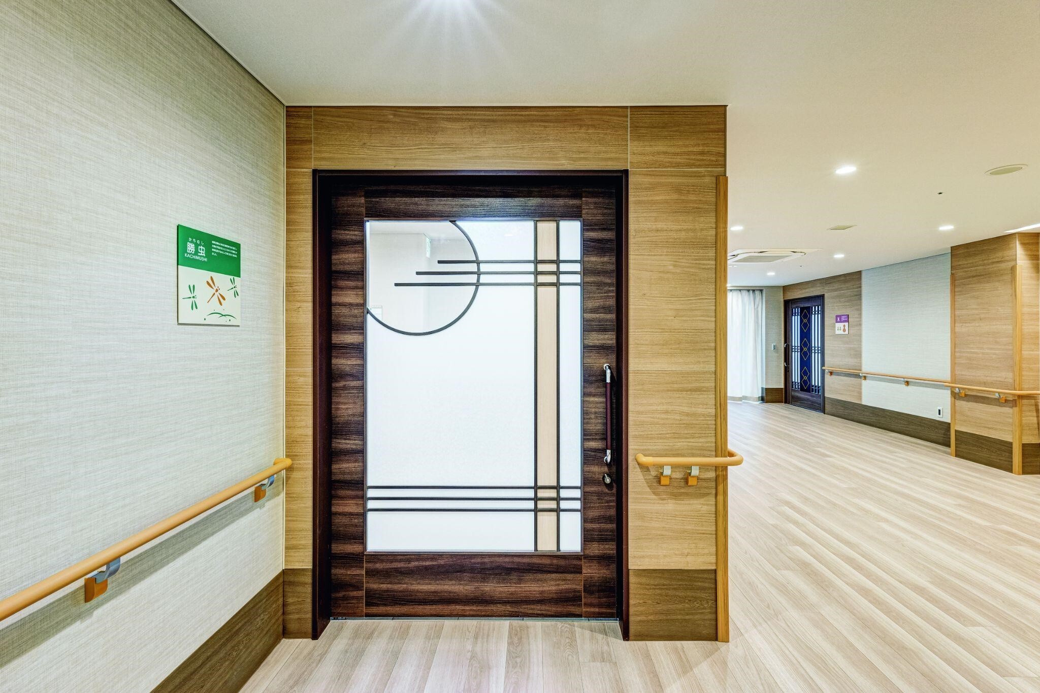 コマニー社の木製ハンギングドア「HDW（やさしいドア）」に 循環型低